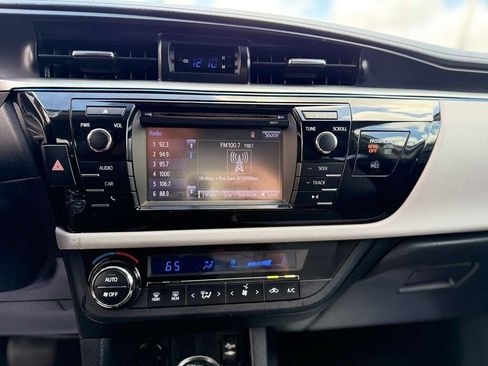 Used 2014 Toyota Corolla LE FWD image 21