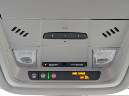 Used 2022 GMC Acadia SLT w/ LPO, Floor Liner Package image 26