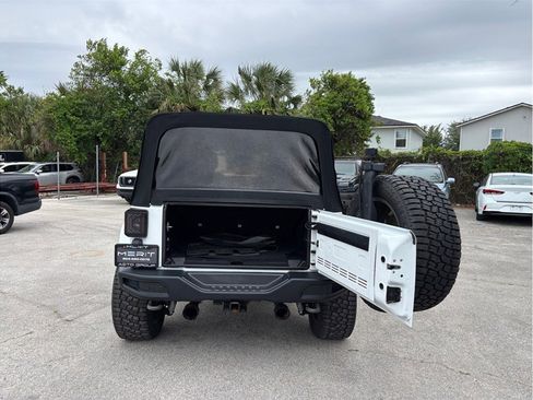 Used 2016 Jeep Wrangler Unlimited Rubicon AWD/4WD image 37