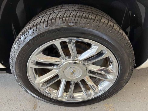 Used 2011 Cadillac Escalade ESV Platinum image 31