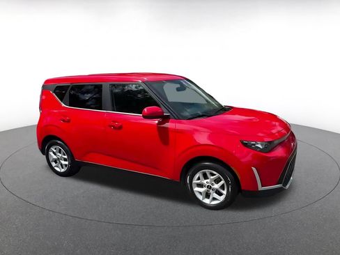 Used 2025 Kia Soul LX w/ LX Technology Package FWD image 2