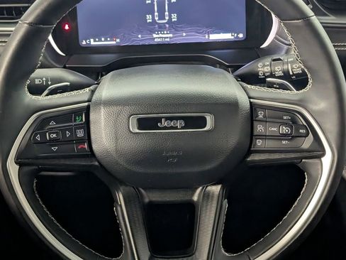 Used 2023 Jeep Grand Cherokee L Laredo image 13