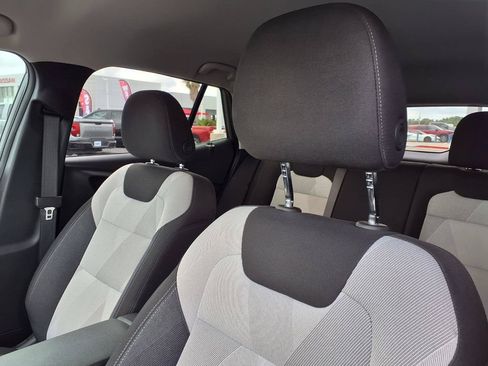 Used 2024 Chevrolet Trax LS w/ LS Convenience Package FWD image 17