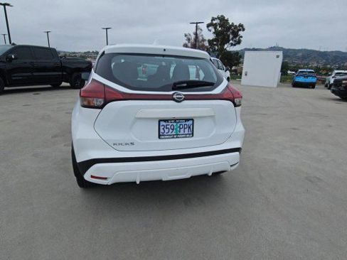 Used 2023 Nissan Kicks S FWD image 7
