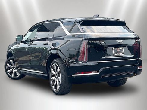 Used 2025 Cadillac Escalade IQ Luxury 2 w/ LPO, Premium Carpet Package AWD/4WD image 4