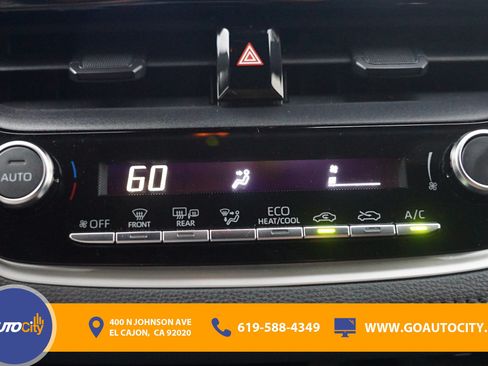 Used 2024 Toyota Corolla SE w/ SE Premium Package FWD image 18