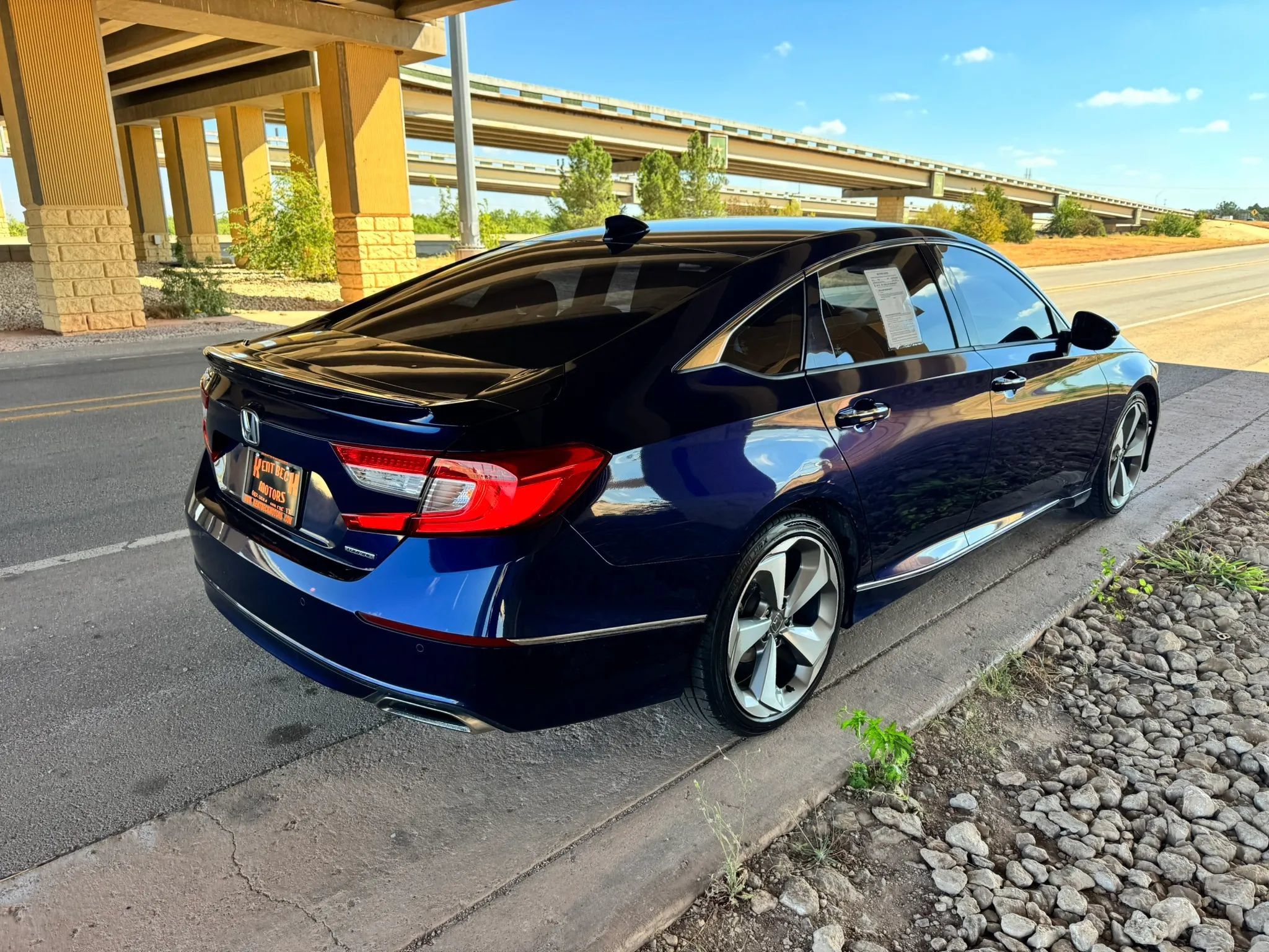 Used 2018 Honda Accord Touring image 3