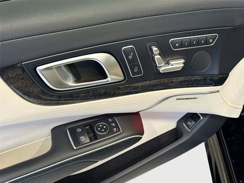 Used 2017 Mercedes-Benz SL 550 image 18