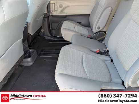 Used 2024 Toyota Sienna LE image 34