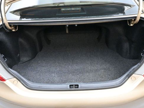 Used 2012 Toyota Camry XLE image 9