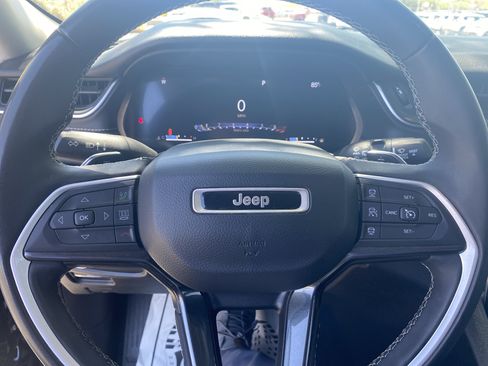 Used 2023 Jeep Grand Cherokee Laredo w/ Trailer Tow Prep Group (B) AWD/4WD image 10