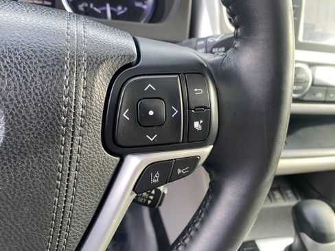 Used 2018 Toyota Highlander XLE image 22