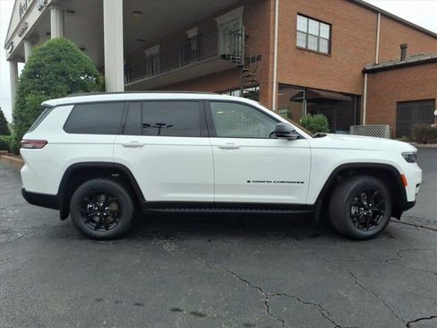 New 2025 Jeep Grand Cherokee L Altitude image 2