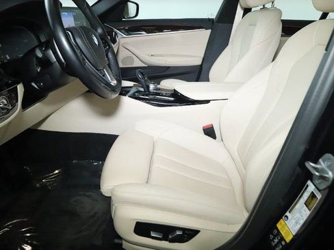 Used 2020 BMW 530i xDrive w/ Premium Package image 28