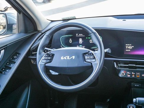 Certified 2023 Kia Niro EX image 17