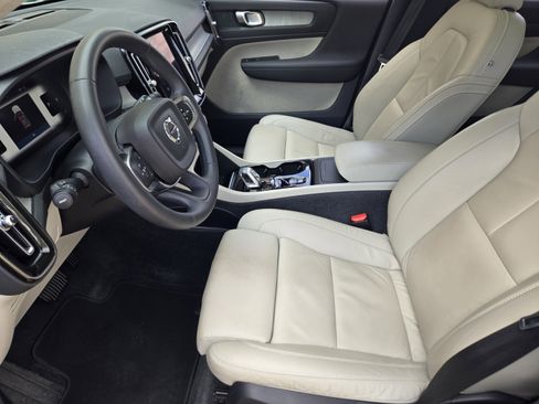 Certified 2023 Volvo XC40 B5 Plus w/ Climate Package AWD/4WD image 11