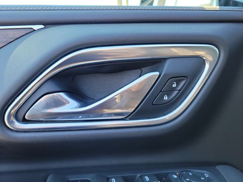 Used 2021 Chevrolet Tahoe Premier w/ Premium Package image 27