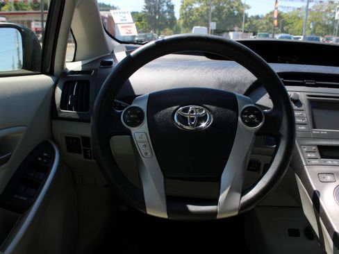 Used 2014 Toyota Prius Three w/ Solar Roof Package FWD image 8