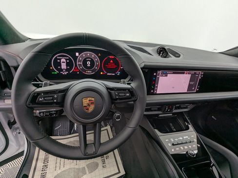 New 2026 Porsche Cayenne GTS image 4