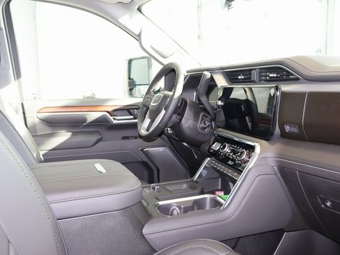 New 2025 GMC Sierra 2500 Denali w/ Denali Reserve Package image 47