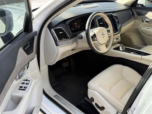 Used 2023 Volvo XC90 B6 Plus w/ Protection Package Premier image 9