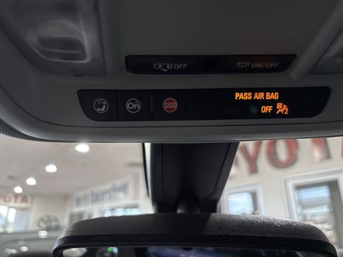 Used 2020 Chevrolet Blazer LT image 16