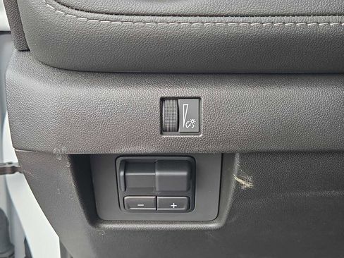 Used 2024 Chevrolet Colorado LT w/ LT Convenience Package II RWD image 22