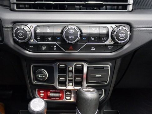 Certified 2024 Jeep Wrangler Rubicon w/ Convenience Group image 16