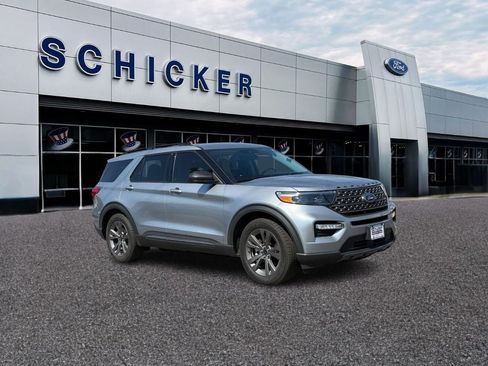 Used 2021 Ford Explorer XLT w/ Equipment Group 202A RWD image 1