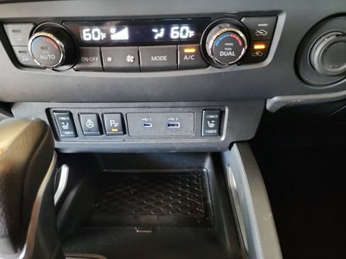 Used 2025 Nissan Frontier SV w/ SV Convenience Package RWD image 18