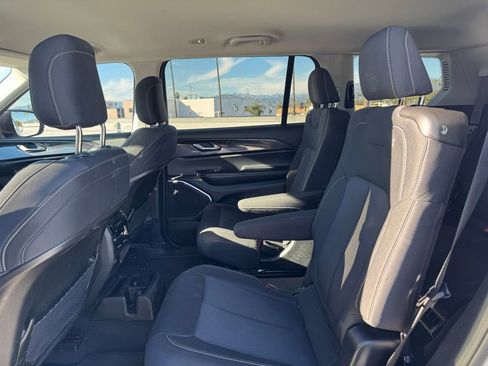 Used 2022 Jeep Grand Cherokee L Laredo w/ Luxury Tech Group I image 4