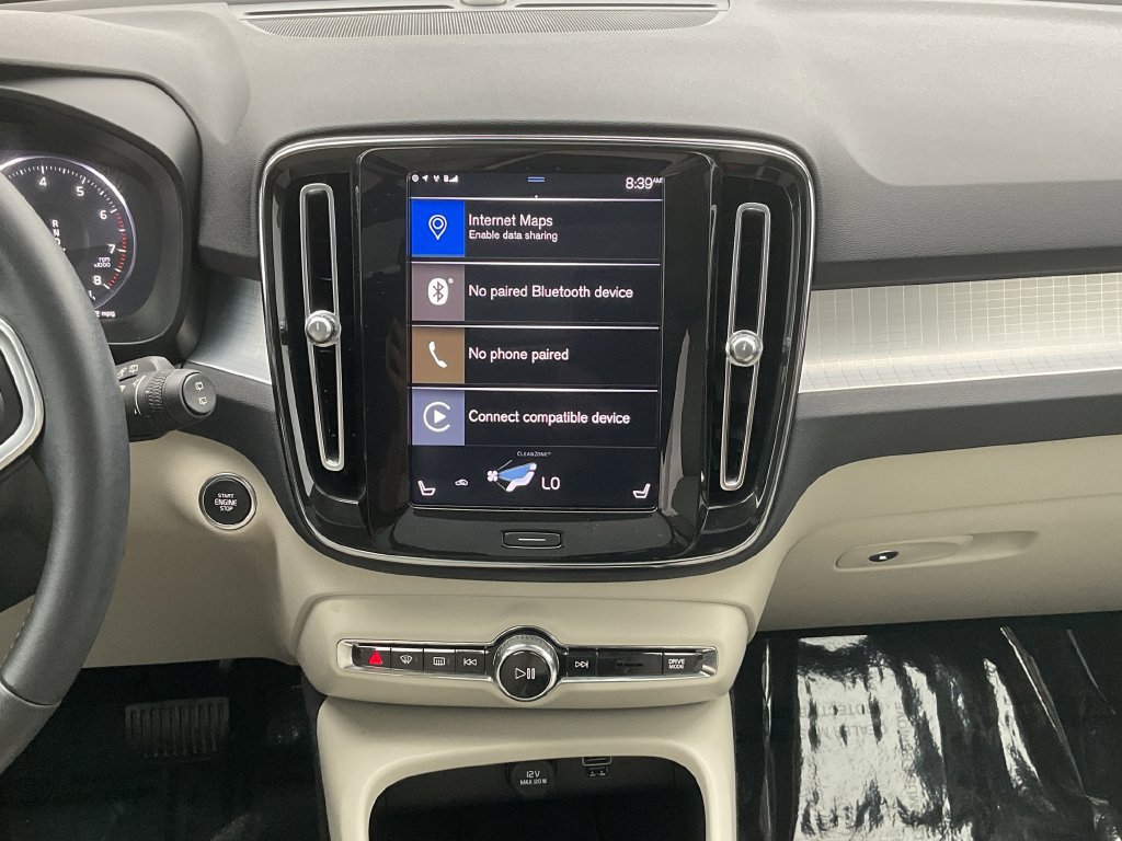 Used 2020 Volvo XC40 T4 Momentum FWD image 29