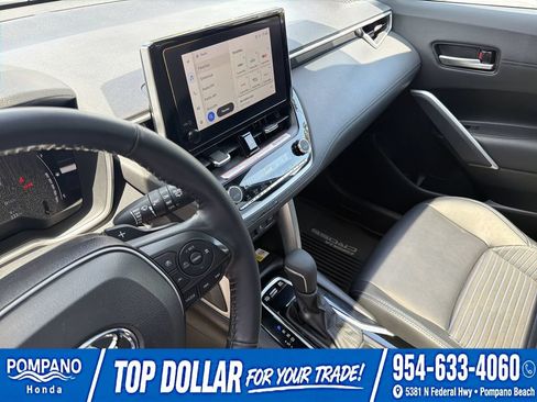 Used 2023 Toyota Corolla Cross AWD Hybrid w/ Convenience Package image 28