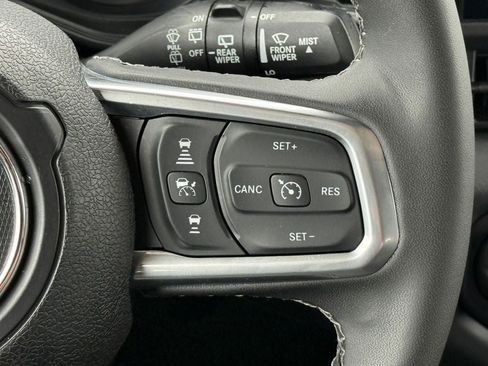 Used 2025 Jeep Wrangler Unlimited Sahara AWD/4WD image 21