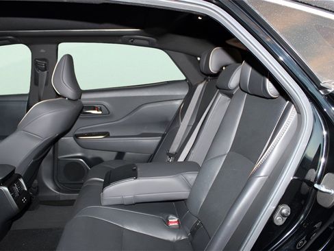 Used 2023 Toyota Crown Limited image 17