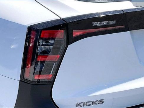 Used 2025 Nissan Kicks S AWD/4WD image 23
