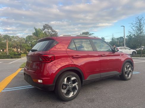 Used 2023 Hyundai Venue SEL image 14