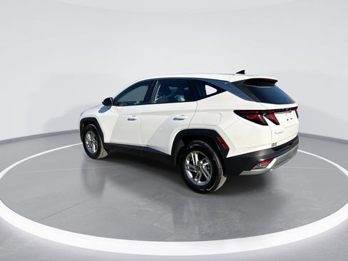 Used 2025 Hyundai Tucson SE image 6