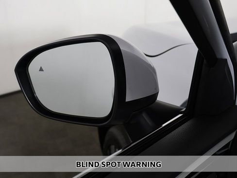 New 2025 Mitsubishi Outlander SE image 8