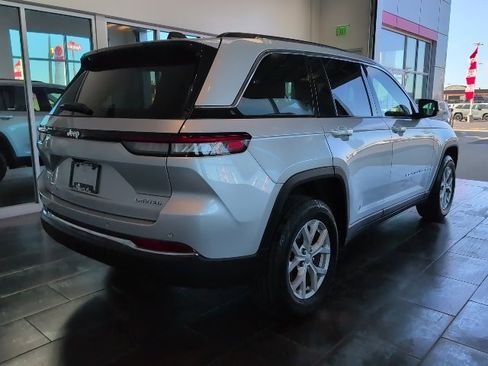 Used 2023 Jeep Grand Cherokee Limited image 7