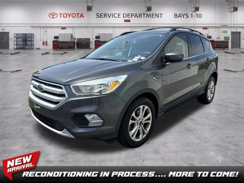 Used 2018 Ford Escape SE FWD image 1