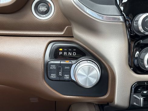 Used 2019 RAM 1500 Laramie AWD/4WD image 23