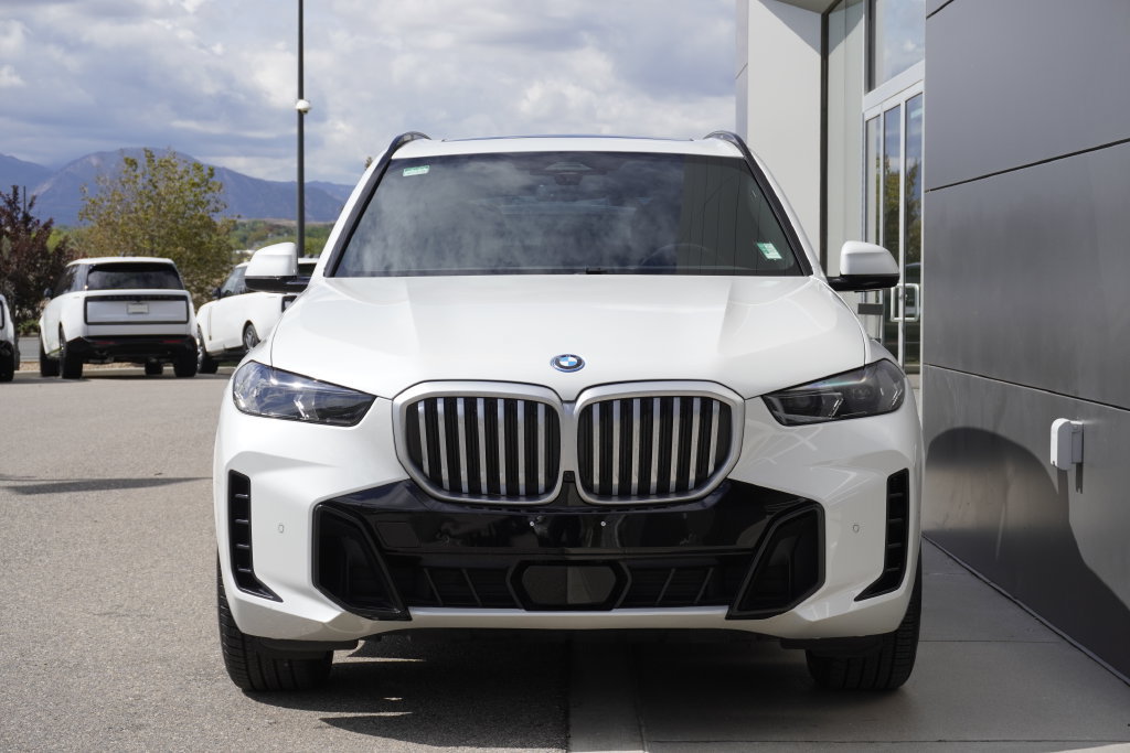 Used 2024 BMW X5 xDrive50e w/ M Sport Package AWD/4WD image 5