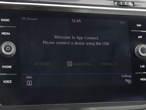 Used 2018 Volkswagen Tiguan SEL w/ 3rd Row Seat Package image 33