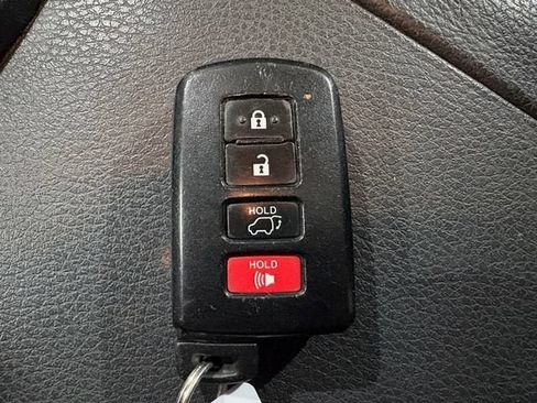 Certified 2019 Toyota Highlander XLE AWD/4WD image 23