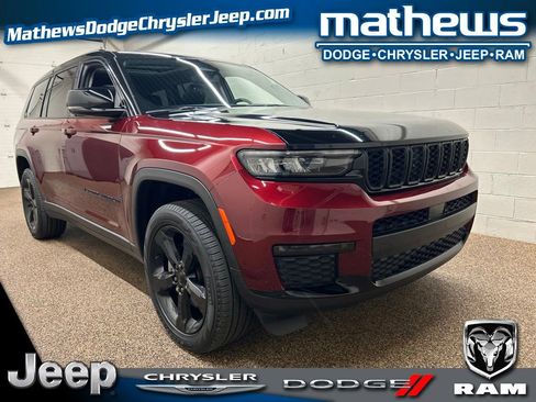 Used 2023 Jeep Grand Cherokee L Limited w/ Black Appearance Package AWD/4WD image 1
