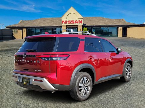 Certified 2023 Nissan Pathfinder SL AWD/4WD image 4