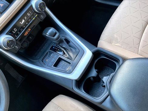 Used 2021 Toyota RAV4 XLE FWD image 16