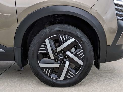 Used 2025 Nissan Kicks SV FWD image 12