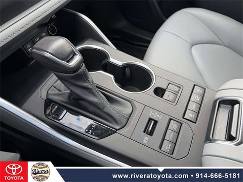 Used 2022 Toyota Highlander XLE image 22